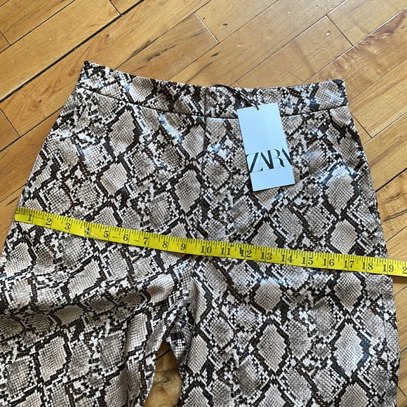 SNAKE PRINT PANTS
Zara - Picture 13 of 15